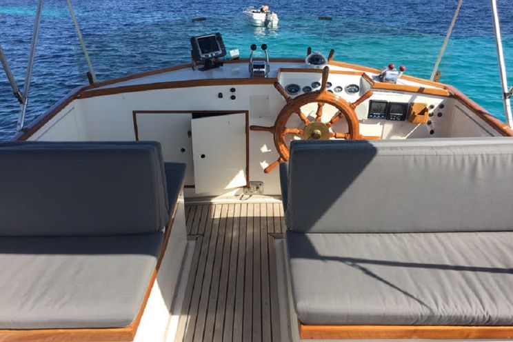 Charter Yacht ARGO - Grand Banks 36 - 2 Cabins - Cannes - Lerins Islands - French Riviera