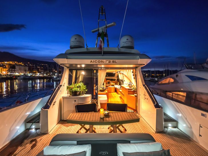 ARWEN Aicon 72SL Luxury Motoryacht Night Lights ARWEN Aicon 72SL Luxury Motoryacht Night Lights