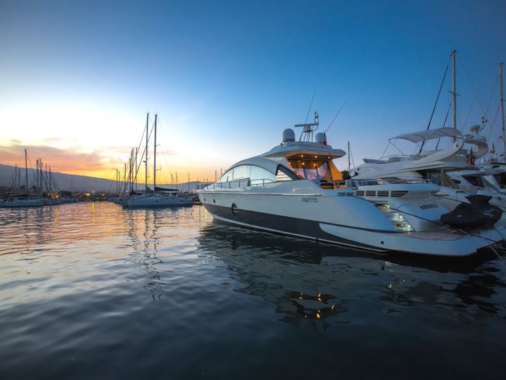 ARWEN Aicon 72SL Luxury Motoryacht Evening Relax ARWEN Aicon 72SL Luxury Motoryacht Evening Relax