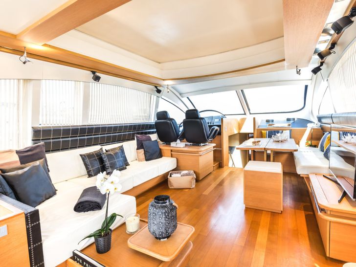 ARWEN Aicon 72SL Luxury Motoryacht Lounge ARWEN Aicon 72SL Luxury Motoryacht Lounge