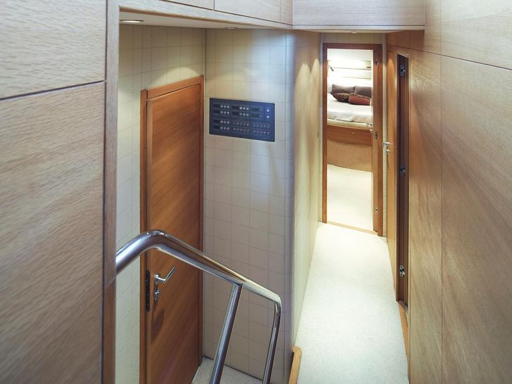 ARWEN Aicon 72SL Luxury Motoryacht Corridor ARWEN Aicon 72SL Luxury Motoryacht Corridor