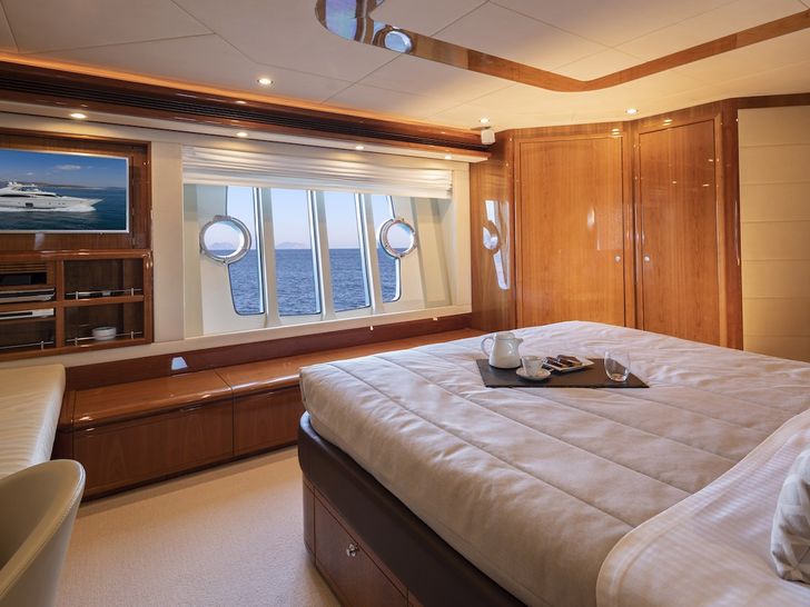 ASTARTE Ferretti Motor Yacht Master Suite ASTARTE Ferretti Motor Yacht Master Suite