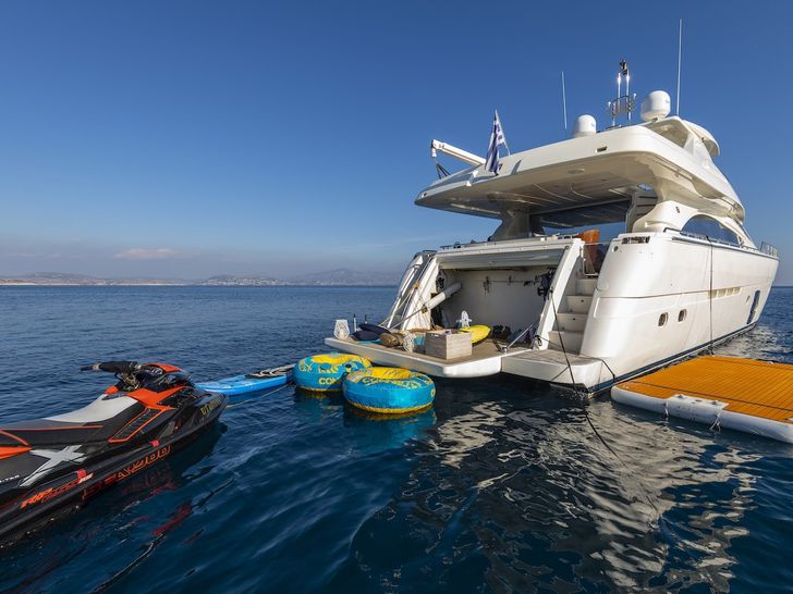 ASTARTE Ferretti Motor Yacht Water Toys ASTARTE Ferretti Motor Yacht Water Toys