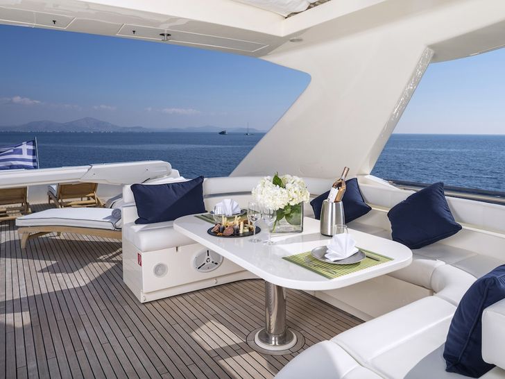 ASTARTE Ferretti Motor Yacht Fly Dining ASTARTE Ferretti Motor Yacht Fly Dining