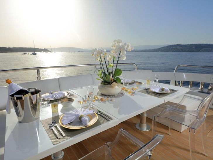 ASTROS - Sundeck ASTROS - Sundeck
