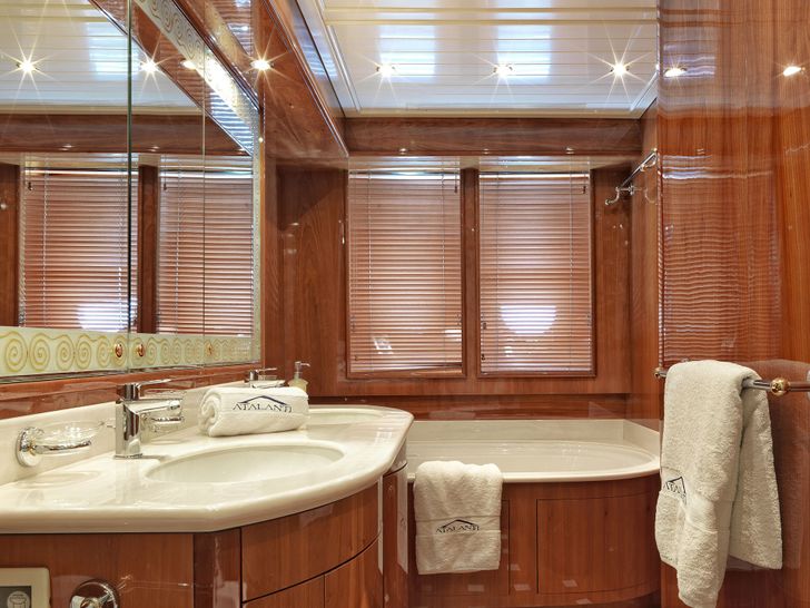 ATALANTI Guy Couach 96 En Suite Bathroom ATALANTI Guy Couach 96 En Suite Bathroom