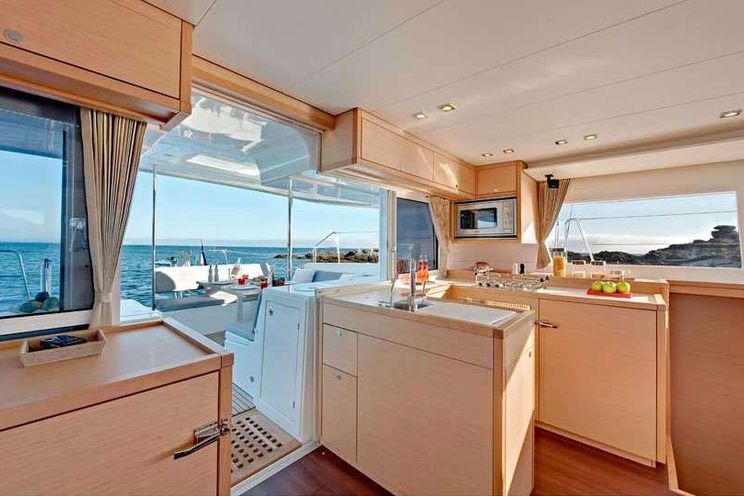 Charter Yacht AU SOLEIL - Lagoon 450 - 3 Cabins - St Thomas - Red Hook - USVI