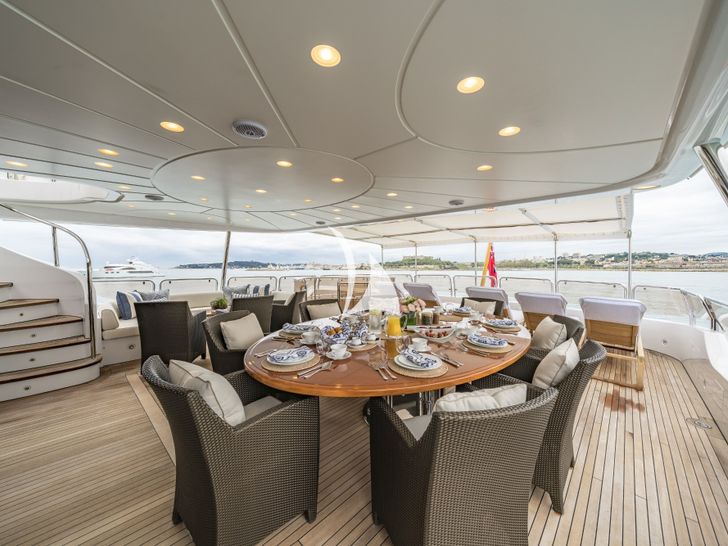 AURA - Benetti 36 m,alfresco dining area panoramic AURA - Benetti 36 m,alfresco dining area panoramic