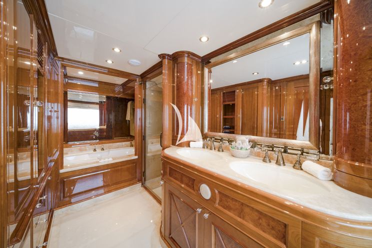 Charter Yacht AURA - Benetti 36 m - 5 Cabins - Antibes - Corsica - Riviera - Sardinia