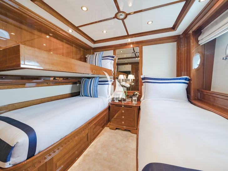 AURA - Benetti 36 m,twin bed