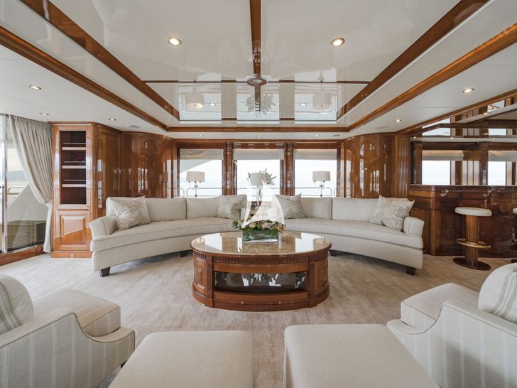 AURA - Benetti 36 m,saloon panoramic shot AURA - Benetti 36 m,saloon panoramic shot