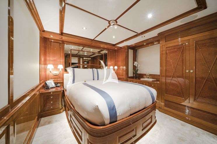 Charter Yacht AURA - Benetti 36 m - 5 Cabins - Antibes - Corsica - Riviera - Sardinia