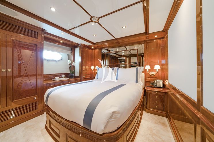 Charter Yacht AURA - Benetti 36 m - 5 Cabins - Antibes - Corsica - Riviera - Sardinia