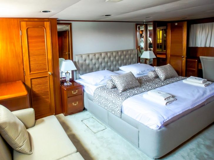 AURIANE - Broward Marine 99 AURIANE - Broward Marine 99