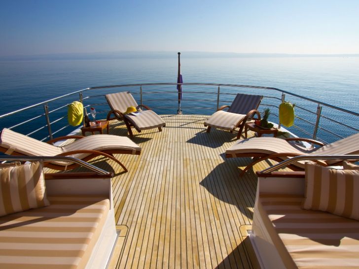 AURIANE - Broward Marine 99 AURIANE - Broward Marine 99