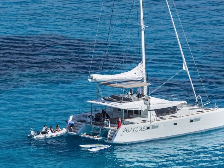 AUROUS Lagoon 52