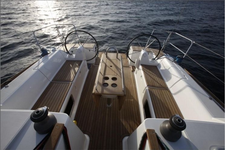 Charter Yacht Dufour 405 - 3 cabins - Antibes
