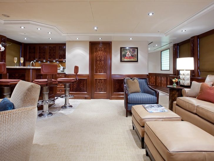 AVALON Luxury Motor Yacht Skylounge