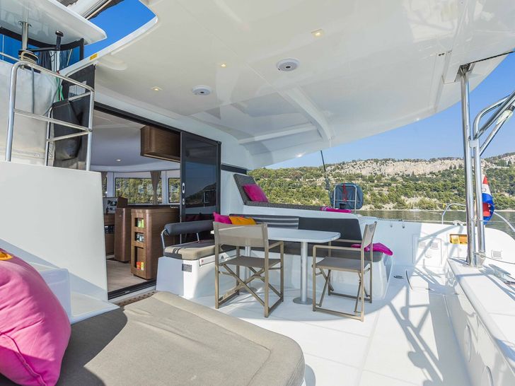 AVOCADO - Lagoon 42 AVOCADO - Lagoon 42