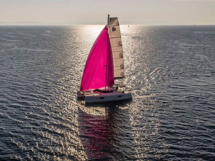 AVOCADO - Lagoon 42 AVOCADO - Lagoon 42