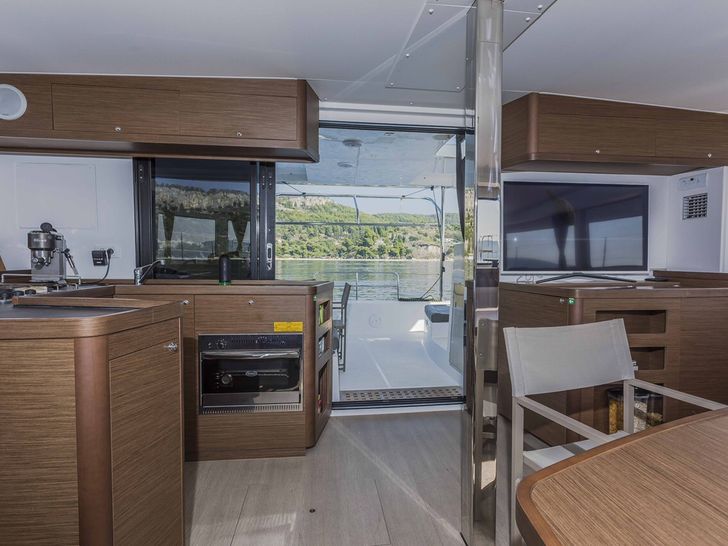 AVOCADO - Lagoon 42 AVOCADO - Lagoon 42