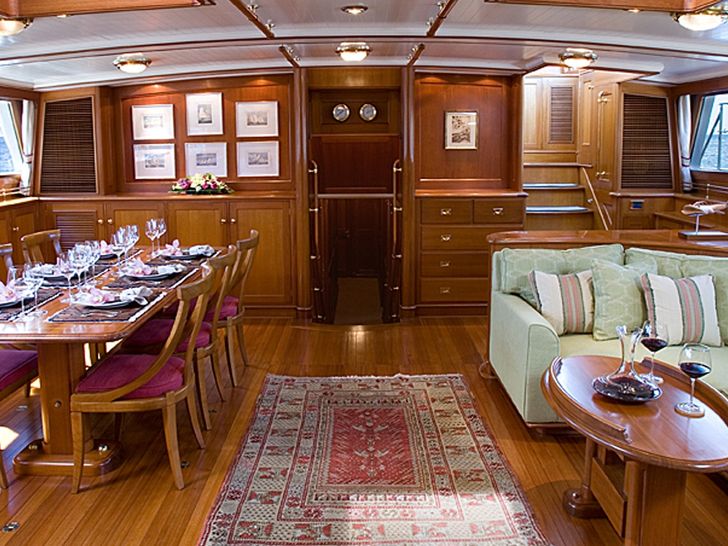 Boatbookings AXIA Sailing Yacht Saloon Boatbookings AXIA Sailing Yacht Saloon