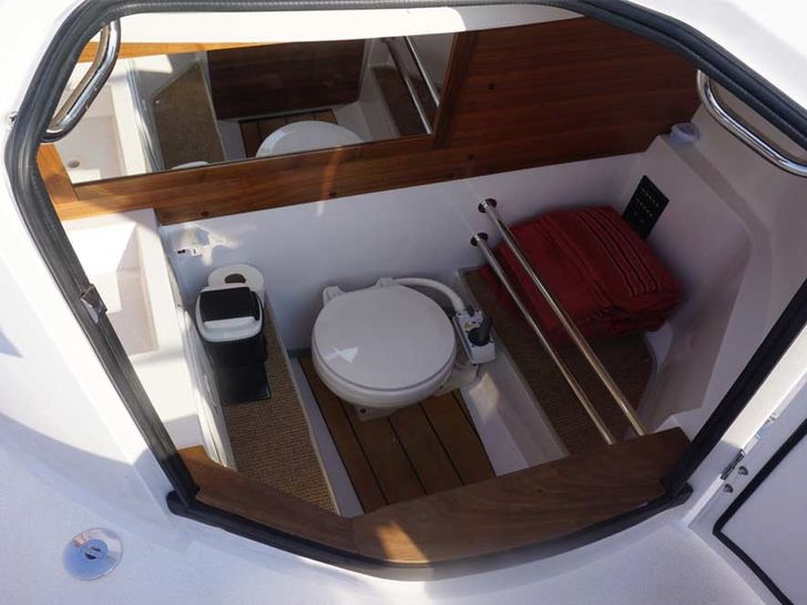 Axopar 28 - Toilet Axopar 28 - Toilet