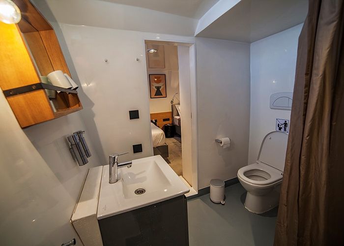 Twin Cabin - Shower/Toilet