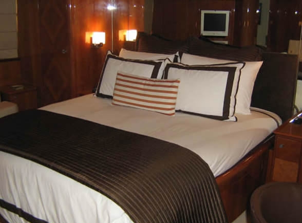 Charter Yacht Azimut 100 - 5 Cabins - Cancun - Isla Mujeres - Playa Del Carmen