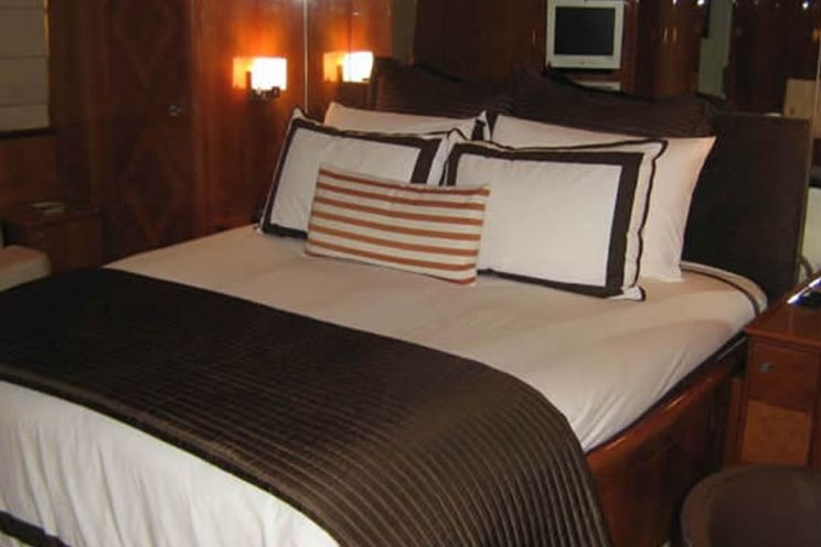 Charter Yacht Azimut 100 - 5 Cabins - Cancun - Isla Mujeres - Playa Del Carmen