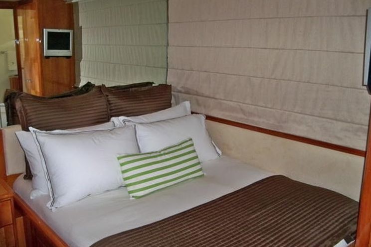 Charter Yacht Azimut 100 - 5 Cabins - Cancun - Isla Mujeres - Playa Del Carmen
