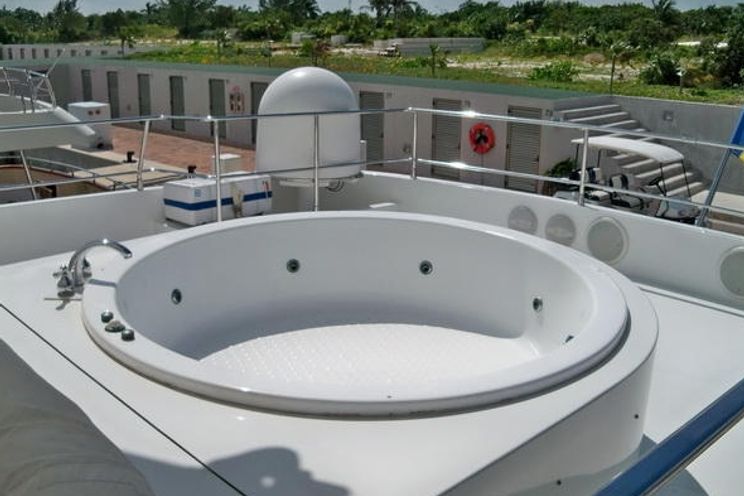 Charter Yacht Azimut 100 - 5 Cabins - Cancun - Isla Mujeres - Playa Del Carmen