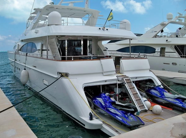 Charter Yacht Azimut 100 - 5 Cabins - Cancun - Isla Mujeres - Playa Del Carmen
