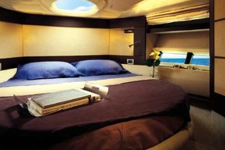 Charter Yacht Azimut 43S - Cannes Day Charter Yacht - Vieux Port - Port Canto