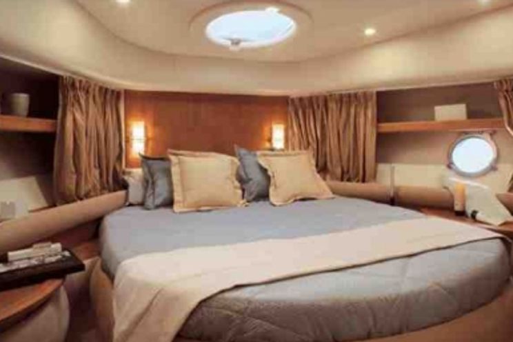 Charter Yacht Azimut 58 - 3 Cabins - Miami Day Boat Rental - Miami Beach - South Beach - Biscayne Bay