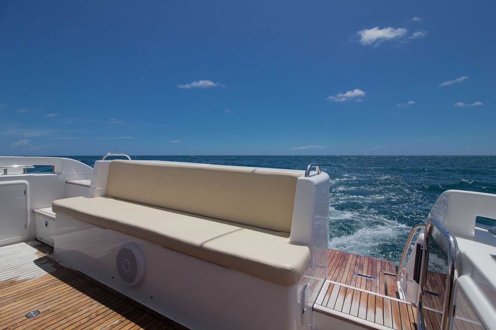 Charter Yacht Azimut 42 - 3 Staterooms - Day Charter - Miami
