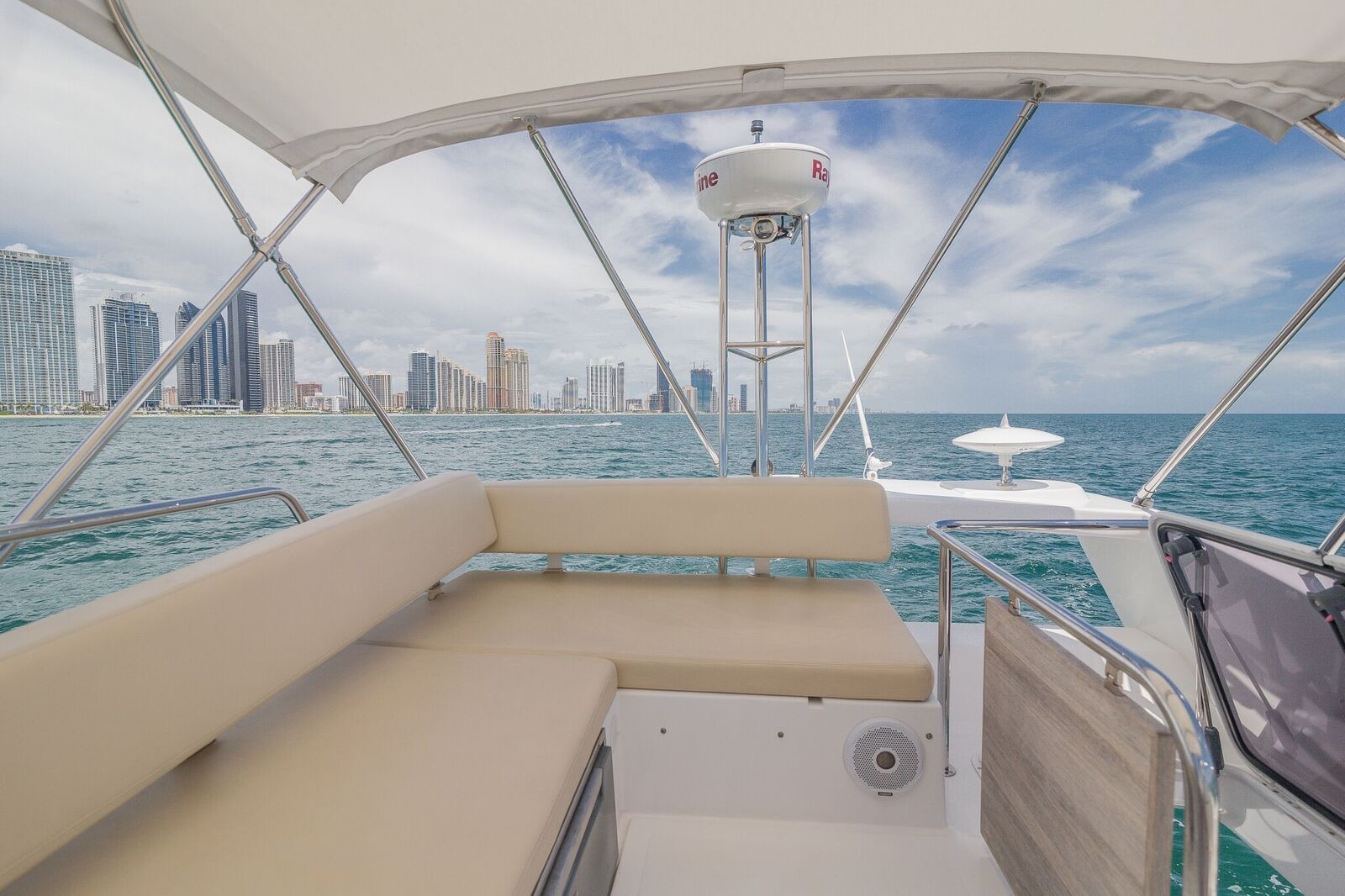 Charter Yacht Azimut 42 - 3 Staterooms - Day Charter - Miami