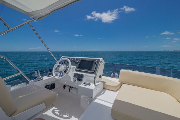 Charter Yacht Azimut 42 - 3 Staterooms - Day Charter - Miami