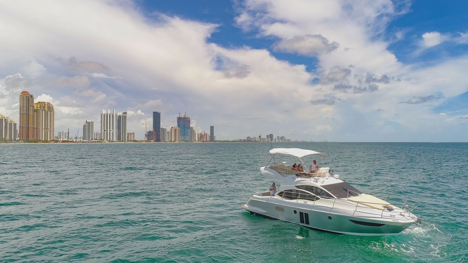Charter Yacht Azimut 42 - 3 Staterooms - Day Charter - Miami