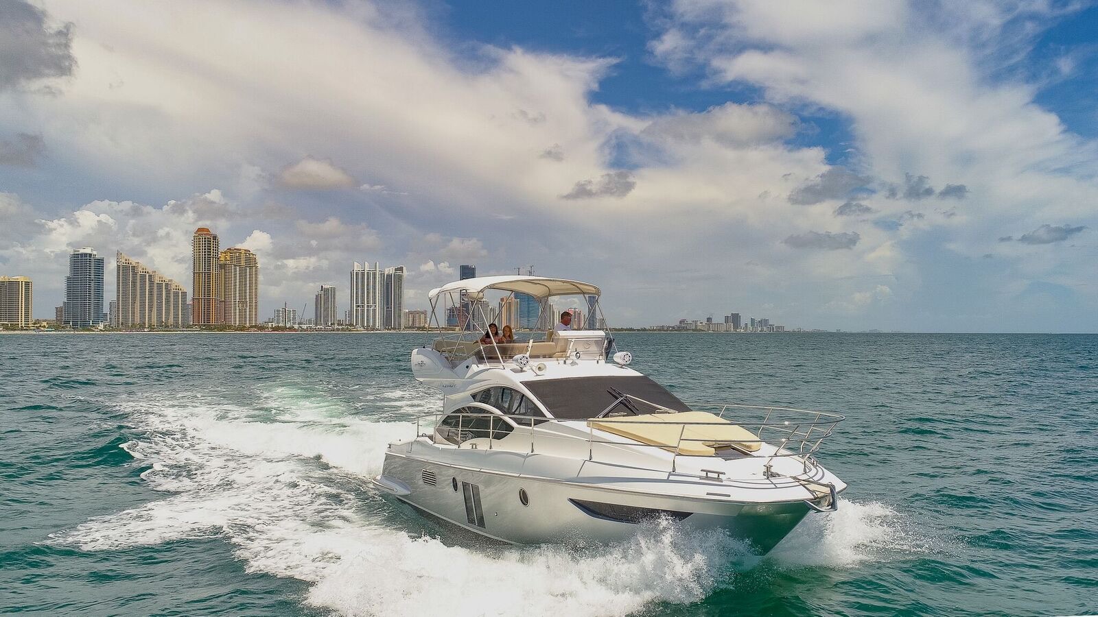 Azimut 42 - 3 Staterooms - Day Charter - Miami
