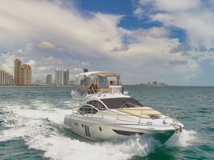 Azimut 42 - 3 Staterooms - Day Charter - Miami Azimut 42 - 3 Staterooms - Day Charter - Miami