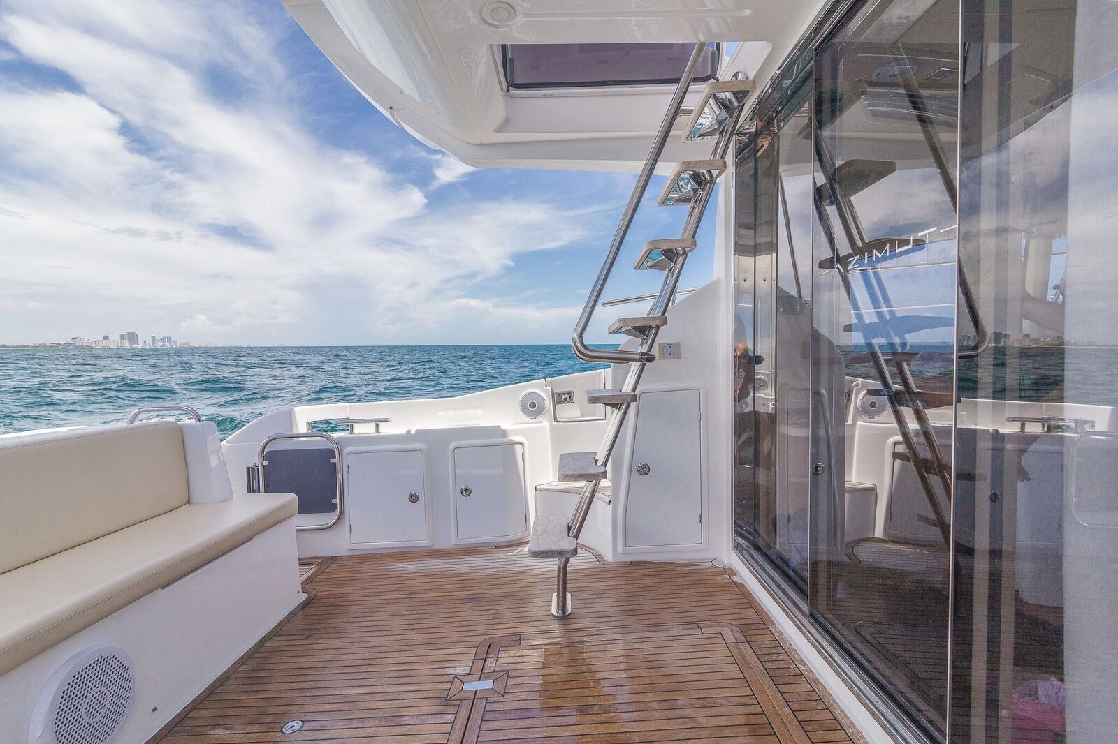 Charter Yacht Azimut 42 - 3 Staterooms - Day Charter - Miami