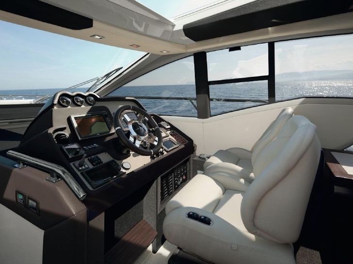 Azimut 55S - Helm