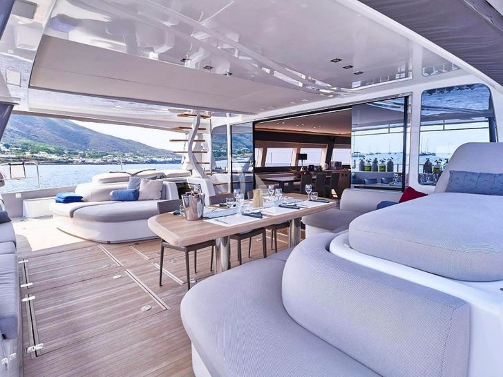 BABAC Lagoon Seventy 7 - aft deck seating and dining area BABAC Lagoon Seventy 7 - aft deck seating and dining area