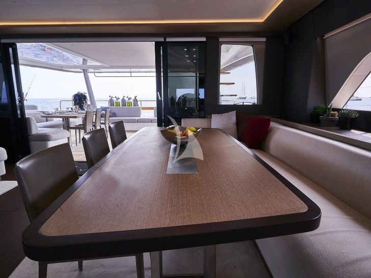 BABAC Lagoon Seventy 7 - indoor dining set up BABAC Lagoon Seventy 7 - indoor dining set up