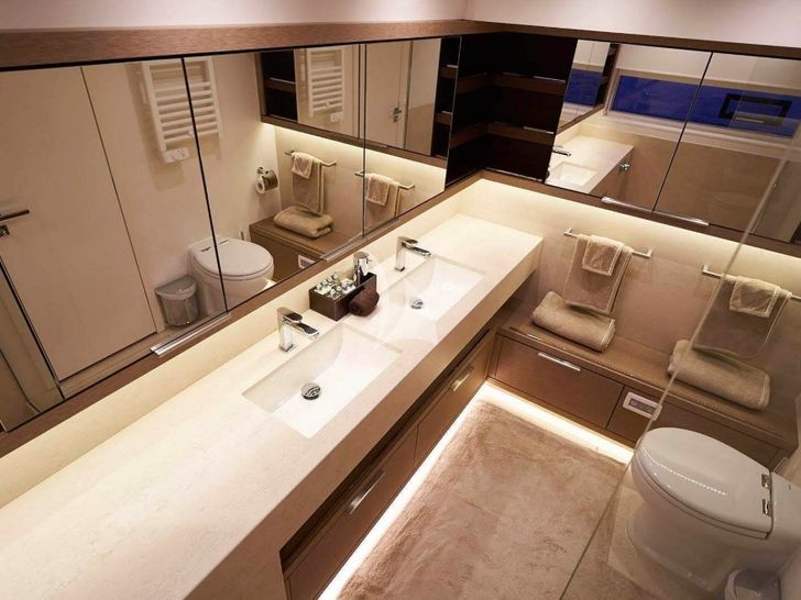 BABAC Lagoon Seventy 7 - master cabin bathroom BABAC Lagoon Seventy 7 - master cabin bathroom