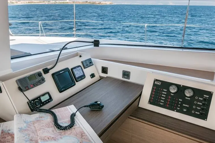 Charter Yacht Bali 4.1 - 3 Cabins(3 double)- Miami - Florida