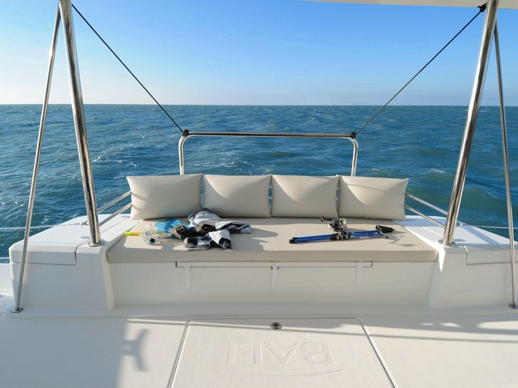 BALI 4.1 - flybridge seating area BALI 4.1 - flybridge seating area