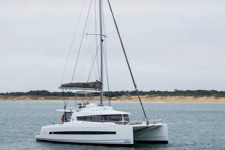 Charter Yacht Bali 4.3 - 4 + 2 Cabins(4 Double 2 Single)- 2018 - Nassau - Exumas - Bahamas