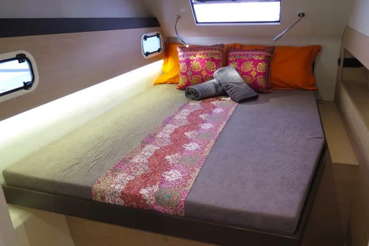Charter Yacht Bali 4.3 - 4 + 2(4 double 2 single)- 2017 - Airlee Beach